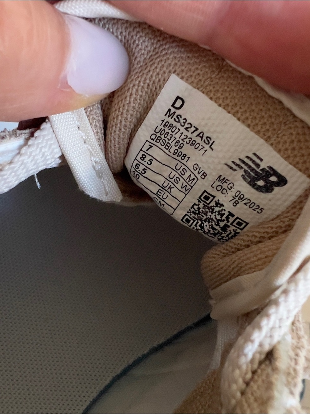 New Balance Exclusive 327 Sneakers in Timberwolf / Sea Salt - Picture 7 of 7